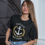 Camiseta Anchor Boat ou Capitão Nome Dourado Laurel Star Bl<br><div class="desc">Uma âncora de barco náutica,  folhas de ouro e uma estrela de ouro com patente de capitão ou outro título e seu nome personalizado ou nome de barco em uma camiseta feminina. Várias cores para escolher. Faz um presente de excelente.</div>