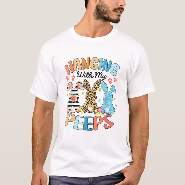 Camiseta Andando Com Meu Colar De Páscoa Do Coelho Peeps (Frente)