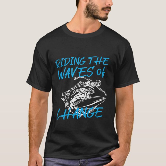 Camiseta Andando Das Ondas Da Soma De Surfe Do Surf De Muda (Frente)