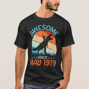 Camiseta Andando Dinossauro Meu Aniversário 43 Anos Incríve