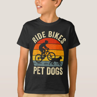 Camiseta Andar de bicicletas acariciar cães frase engraçada