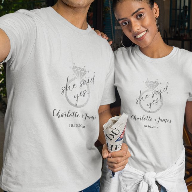 Camiseta Anel De Prata Elegante Ela Disse Sim Noivado (Criador carregado)