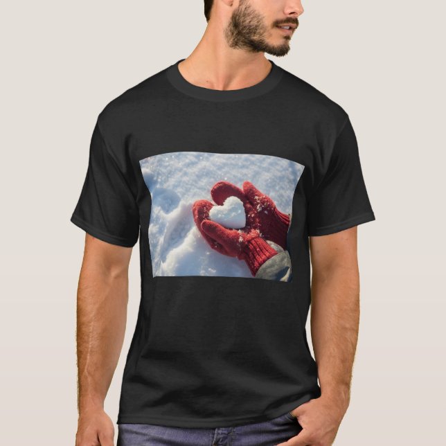 Camiseta Angel Holding Iceberg Heart (Frente)