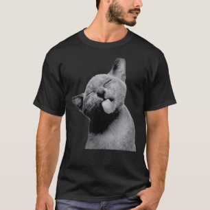 Camiseta Animação de Gatinho Fofo com a Língua de Fora para
