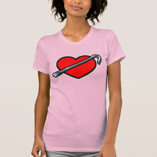 Camiseta Anime Corações Quebra-Corações Feroz Design de Pé 