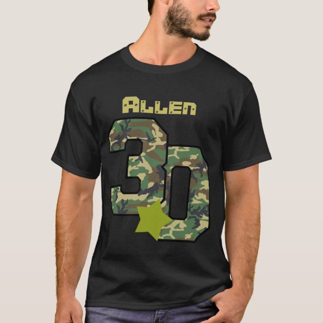 Camiseta Aniversário de 30 anos Camo com nome feito sob (Frente)