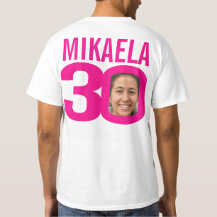 Camiseta aniversário de 30 anos cor-de-rosa e modelo de fot