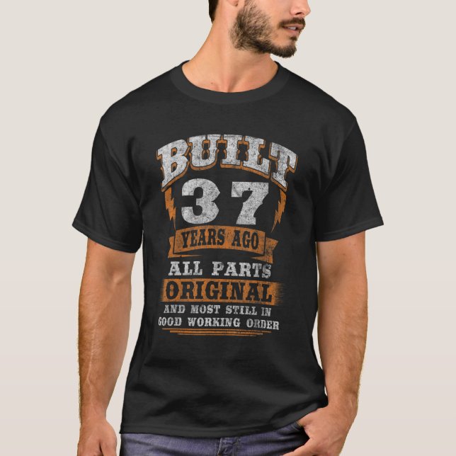 Camiseta Aniversário de 37 anos dizendo 37.o aniversário (Frente)