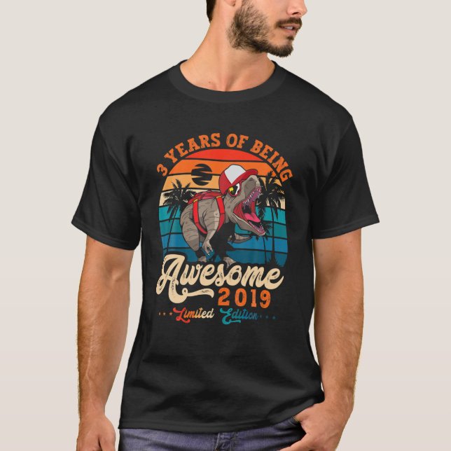 Camiseta aniversário de 3 anos Dinossaur Incrível Desde 201 (Frente)