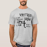 Camiseta aniversário de 40 anos Gift 1974 Vintage Brew Cinz<br><div class="desc">Procurando um presente de aniversário de 40 anos único?  Aqui está uma camisa de aniversário divertida!  Vintage Brew foi criada em 1974 e envelheceu até à perfeição.  

  Clique no link para ver mais t-shirts,  canecas,  ímanes e muito mais!</div>