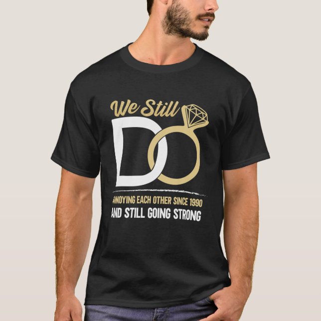 Camiseta Aniversário De Casamento Ainda Nos Arruinamos Desd (Frente)