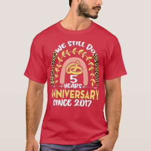 Camiseta Aniversário De Casamento De 5 Ainda Fazemos 5 Anos