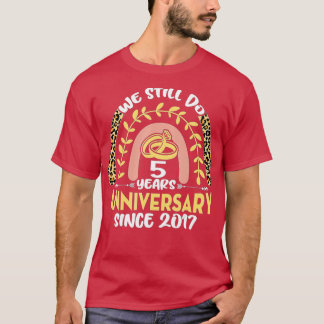 Camiseta Aniversário De Casamento De 5 Ainda Fazemos 5 Anos
