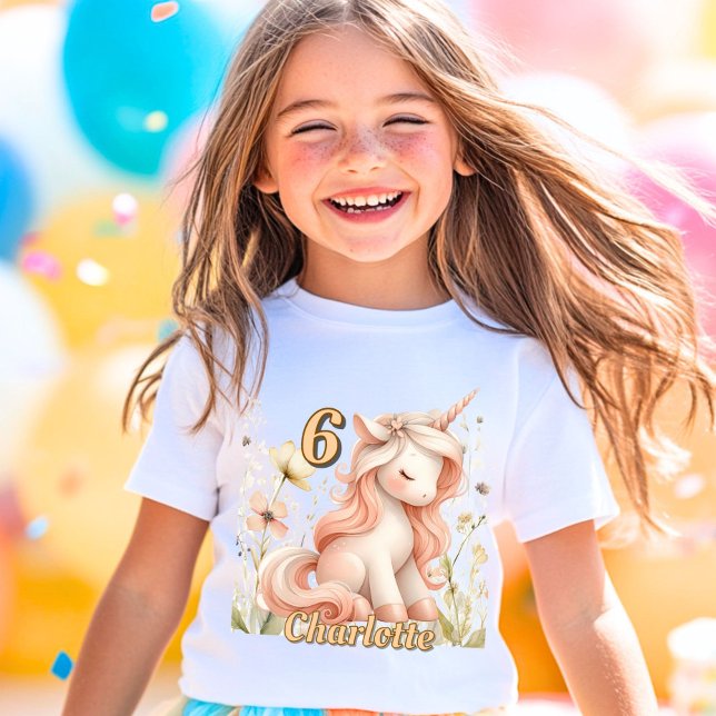 Camiseta Aniversário de flor selvagem pastel unicorn (Criador carregado)