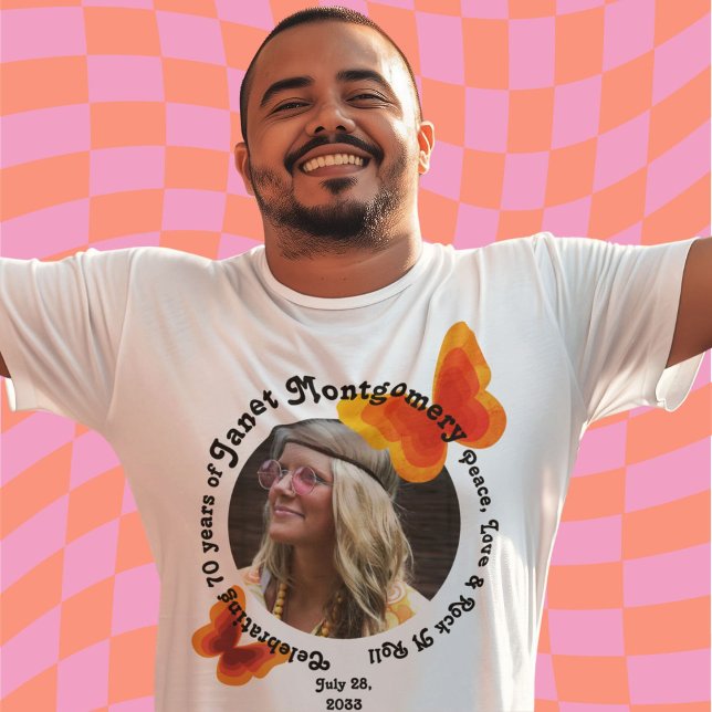 Camiseta Aniversário do 70 de Borboleta Hippie Retro (Celebrate her in a custom 70th (or 60th or 80th) birthday in an honorary photo t shirt 2 sides white)