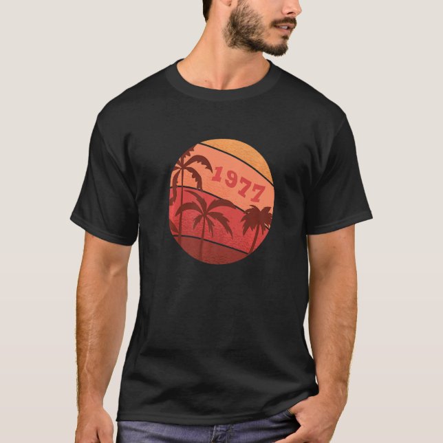 Camiseta Aniversário do Clássico Retro Palm Sunset Birthda (Frente)