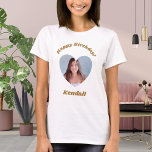 Camiseta Aniversário do nome do coração da foto<br><div class="desc">Personalize e adicione um nome e uma dentro de foto no quadro em forma de coração.</div>