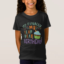CAMISETA ANIVERSÁRIO ENGRAÇADO EM ANO BISSEXTO FINALMENTE É