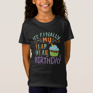 CAMISETA ANIVERSÁRIO ENGRAÇADO EM ANO BISSEXTO FINALMENTE É