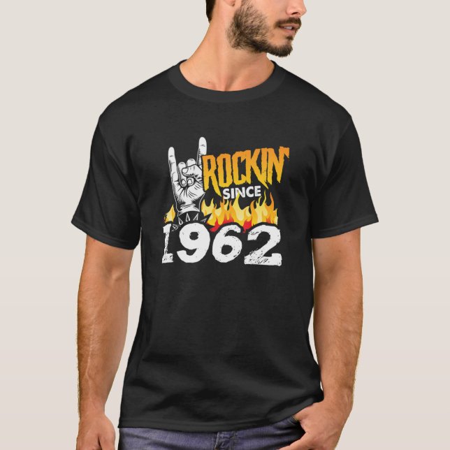 Camiseta Aniversário Humor Legal Rockin" Desde 1962 60º Ani (Frente)