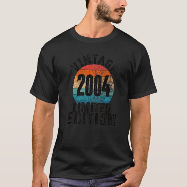 Camiseta aniversário vintage 2004 bday (Frente)