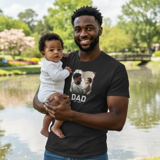 Camiseta Ano de Fundação do Pai Foto Preto e Branco em Negr (Criador carregado)