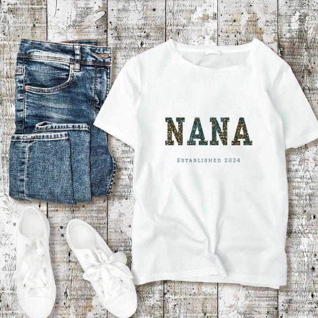 Camiseta Ano personalizado de Nana - floral de tendências (Criador carregado)