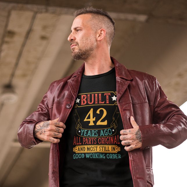 Camiseta Anos Costumados De Aniversário Todos Os Componente (Click "Personalize this Template" to create a custom t-shirt with the exact number of years.)