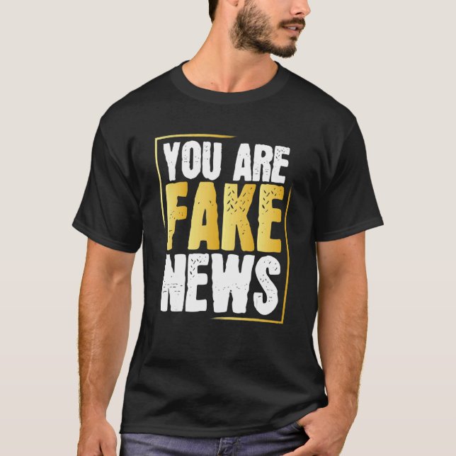 Camiseta Anti-Falso Humor Político Fakenews Diz (Frente)