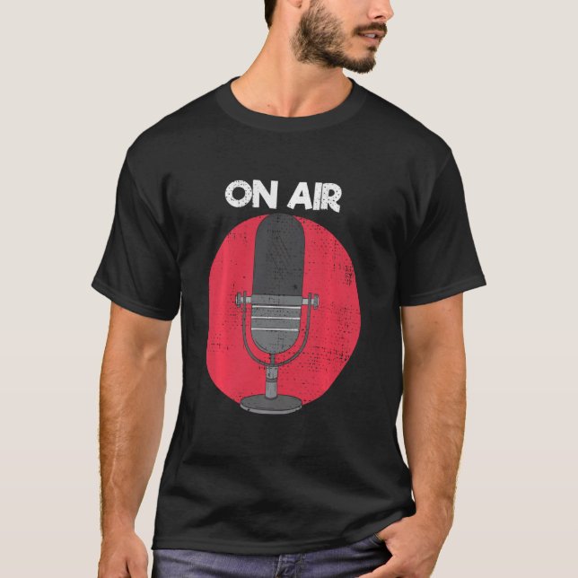 Camiseta Anunciante do Programa de Rádio por Microfone Airs (Frente)