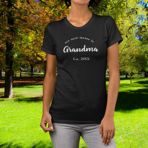Camiseta Anúncio de Bebê Branco Ano de Avó Estabelecida