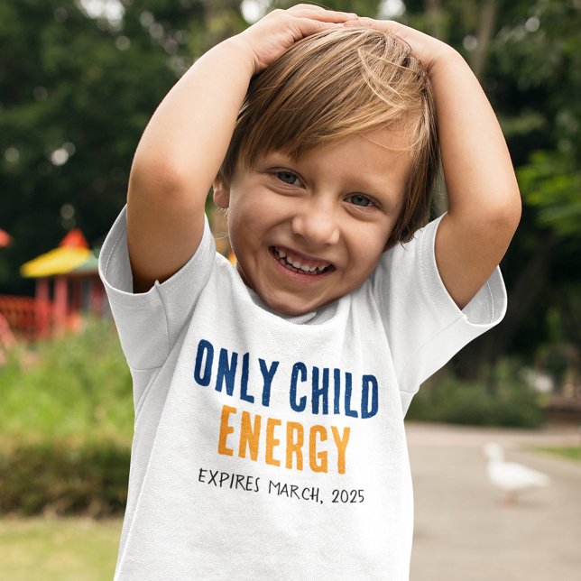 Camiseta Anúncio de Gravidez com Energia de Filho Único Pia (Pregnancy Announcement Only Child Energy Funny Gag T-Shirt)
