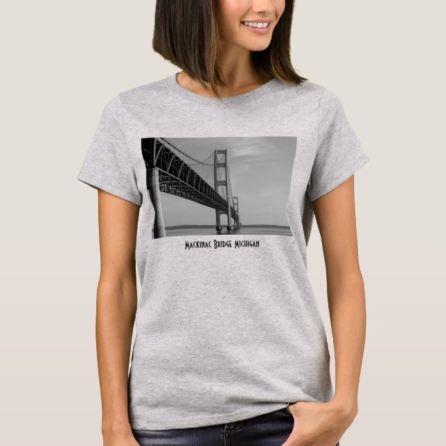 Camiseta Ao longo da ponte Mackinac, Camisa-T em escala de  (Frente)