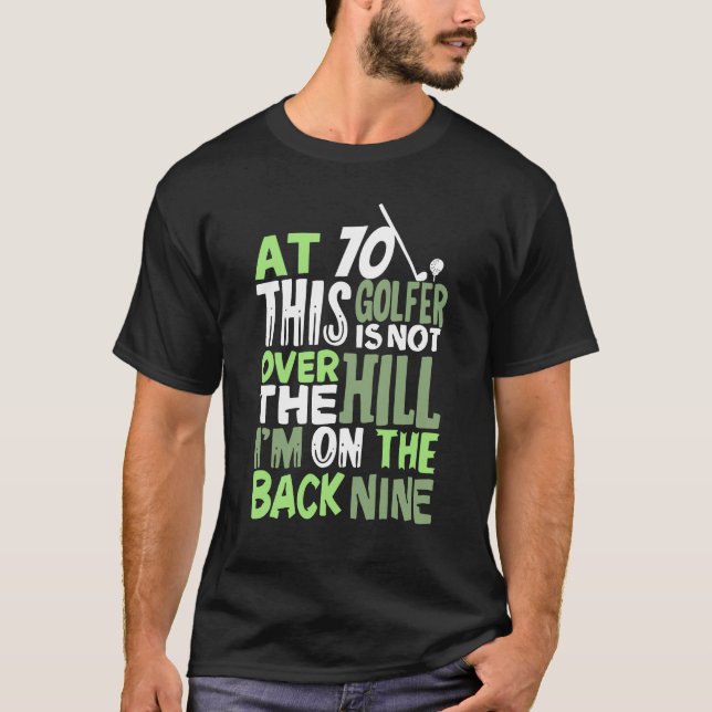 Camiseta Aos 70 Este Golfer Não Está Sobre O Monte. (Frente)