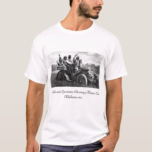 CAMISETA APACHES E GERONIMO CONDUZINDO UM CARRO A MOTOR (Frente)