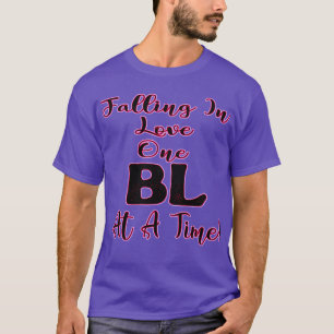 Camiseta Apaixonando Um BL De Cada Vez