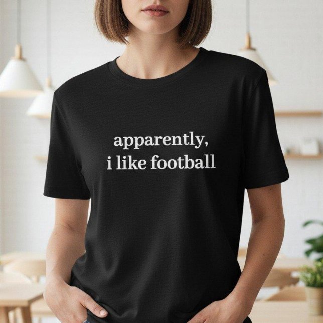 Camiseta Aparentemente Eu Gosto de Futebol Engraçado Sarcás (Criador carregado)