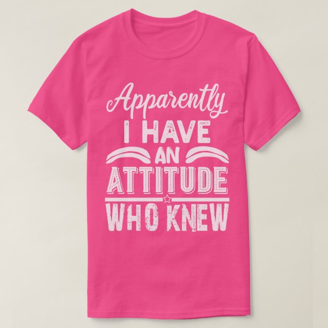 Camiseta aparentemente eu tenho uma atitude que sabia (Frente do Design)