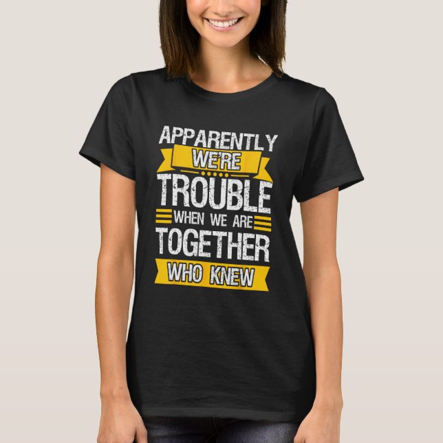 Camiseta Aparentemente somos problemáticos quando estamos j (Frente)