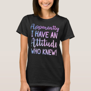 Camiseta Aparentemente Tenho Uma Atitude Que Conhecia Mulhe