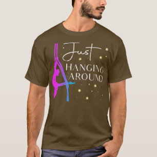 Camiseta Apenas Andando Em Torno Da Dançarina De Seda Aérea