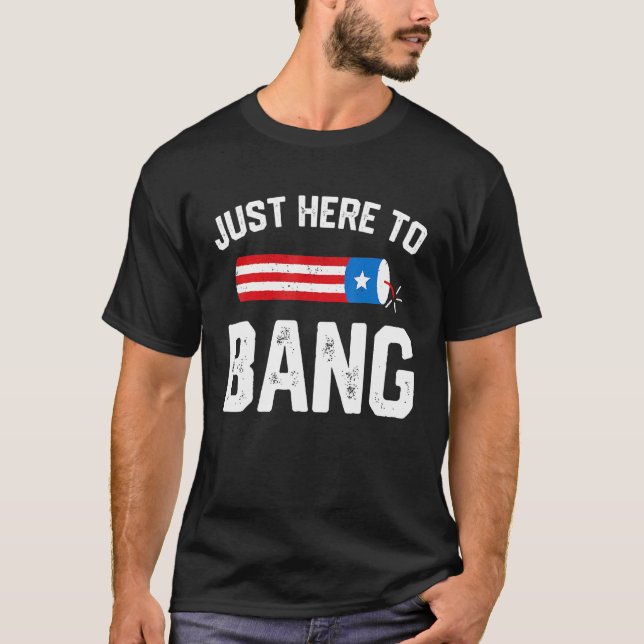 Camiseta Apenas Aqui Para Bang American Flag 4 De Julho Fir (Frente)