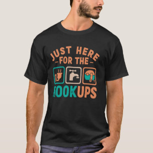 Camiseta Apenas Aqui para os Encontros de Acampamento Piada