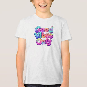 Camiseta Apenas Boas Vibrações Tipografia Colorida Presente