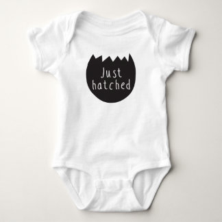 Camiseta "Apenas" Bodysuit chocado do jérsei do bebê