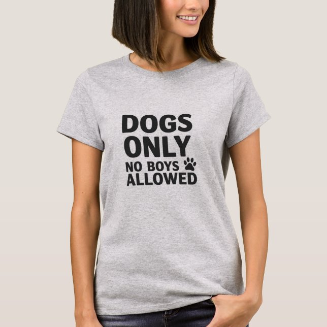 Camiseta Apenas Cães - Nenhum Menino Permitido Camisa-T (Frente)