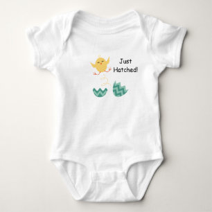 Camiseta Apenas equipamento chocado do pintinho do bebê