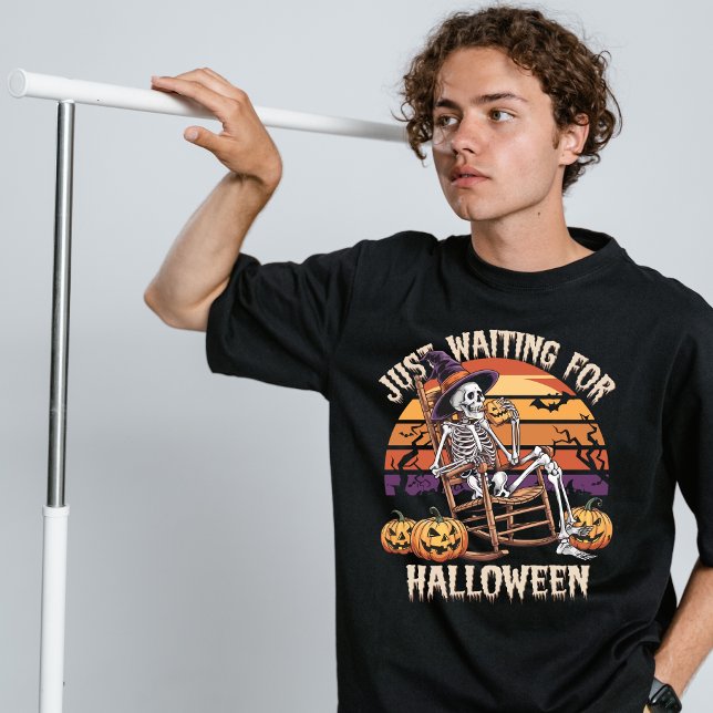 Camiseta Apenas esperando pelo halloween  (Criador carregado)