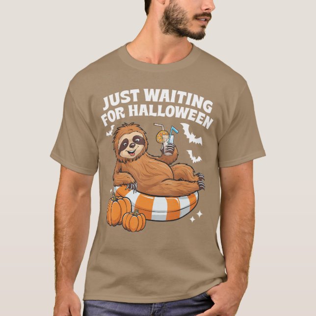 Camiseta Apenas Esperando Pelo Halloween Fofa Preguiça Preg (Frente)