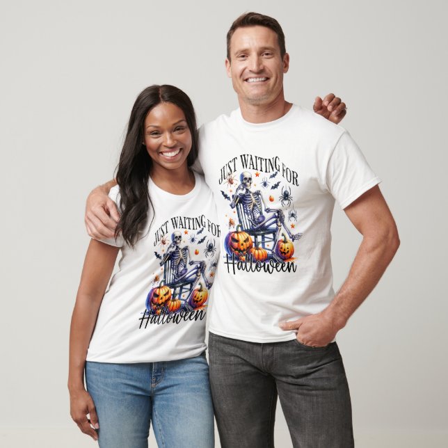 Camiseta Apenas Esperando Pelo Halloween - Halloween (Unissex)